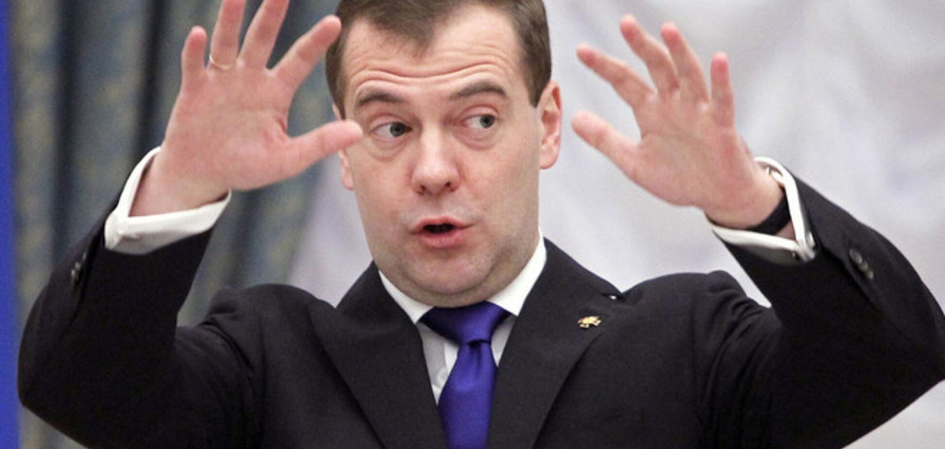 Медведев объявил аннексию Крыма 'юридическим фактом, с которым надо считаться'