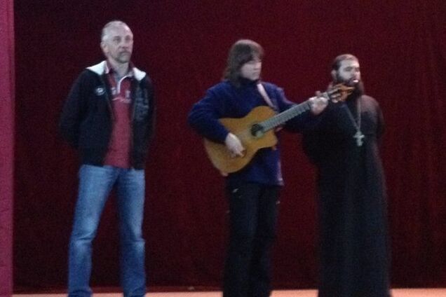 Опубликованы фото 'аншлаговых' концертов православных рокеров для террористов