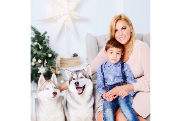 'Золотая рыбка' Яна Клочкова с сыном в новогодней фотосессии