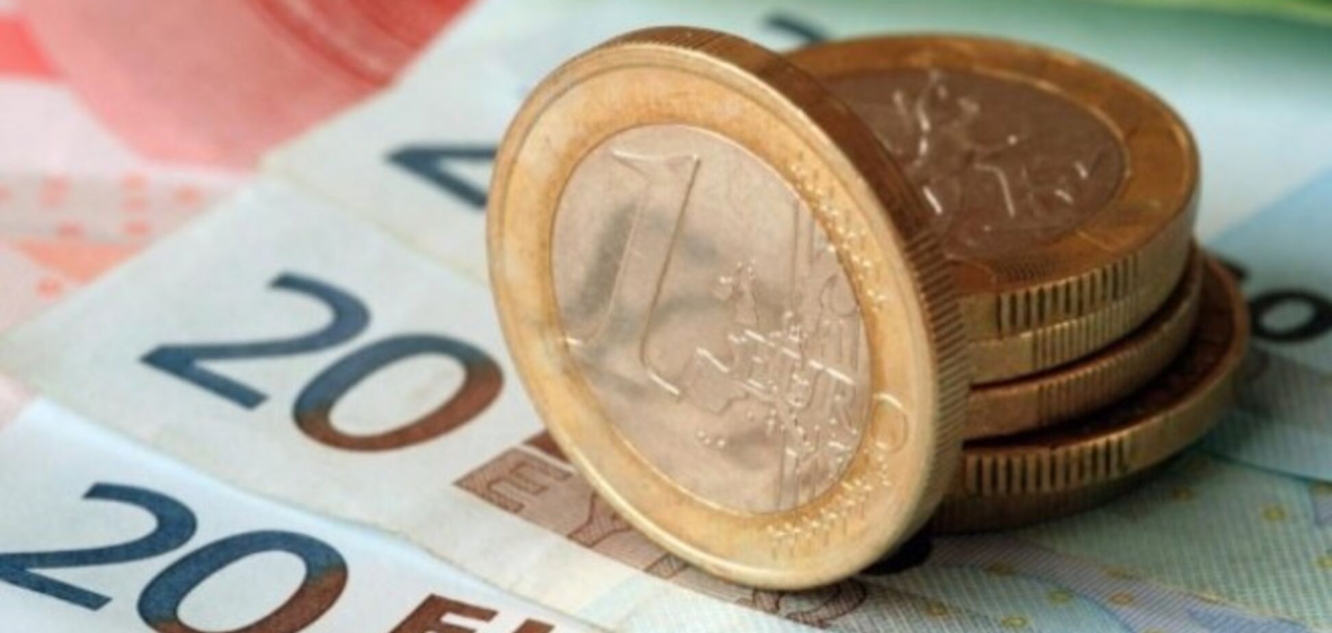 Зато Крымнаш. Курс евро впервые в истории России поднялся до 70 рублей