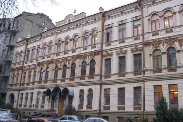 Яценюк оставил главу Минкульта без троих заместителей