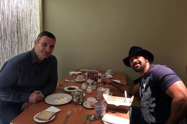 Виталий Кличко позавтракал с 'жертвой' брата