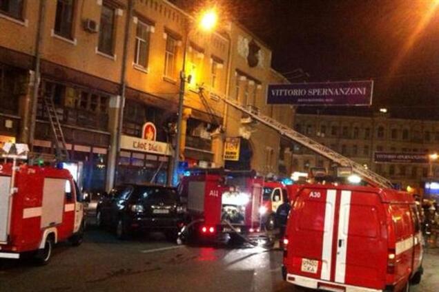 Спасатели час тушили огонь на Бессарабском рынке в центре Киева