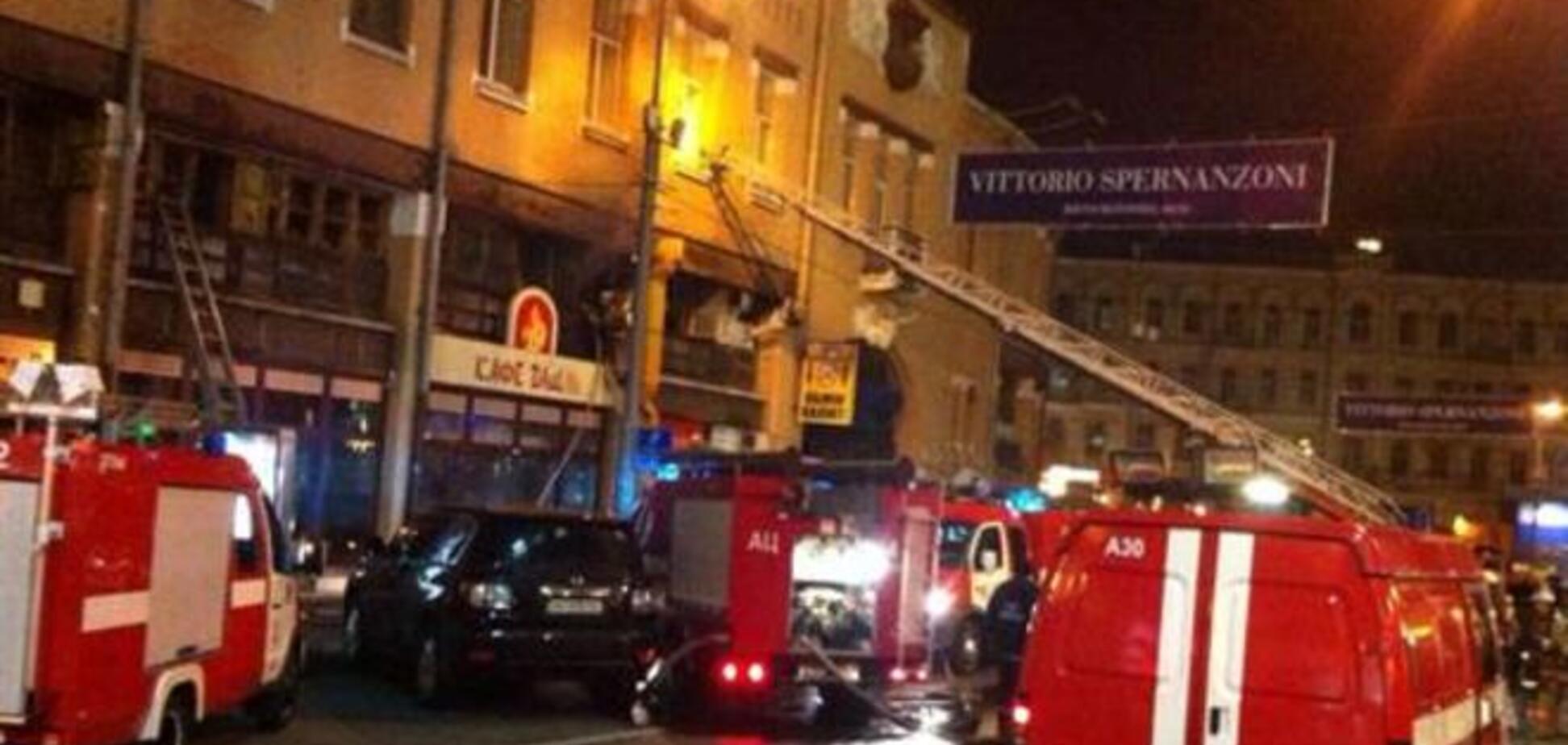 Спасатели час тушили огонь на Бессарабском рынке в центре Киева