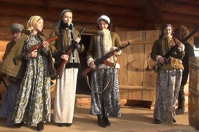 Жена российского миллионера представила коллекцию ватников для женщин-боевиков