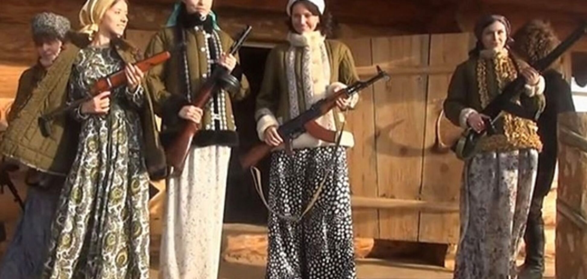 Жена российского миллионера представила коллекцию ватников для женщин-боевиков