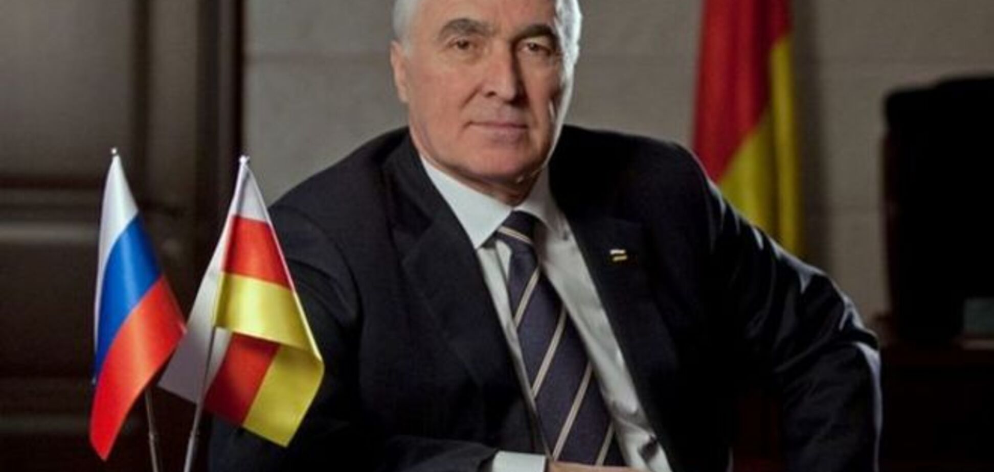 Президент Южной Осетии призвал добровольцев, воюющих за 'Новороссию', вернуться домой