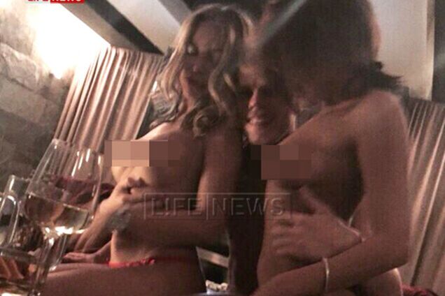 Футболист сборной России 'засветился' со стриптизершами