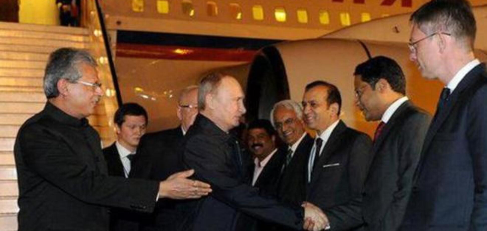 Блогер: Путина 'опустили' в Индии с первых же минут визита. Фотофакт