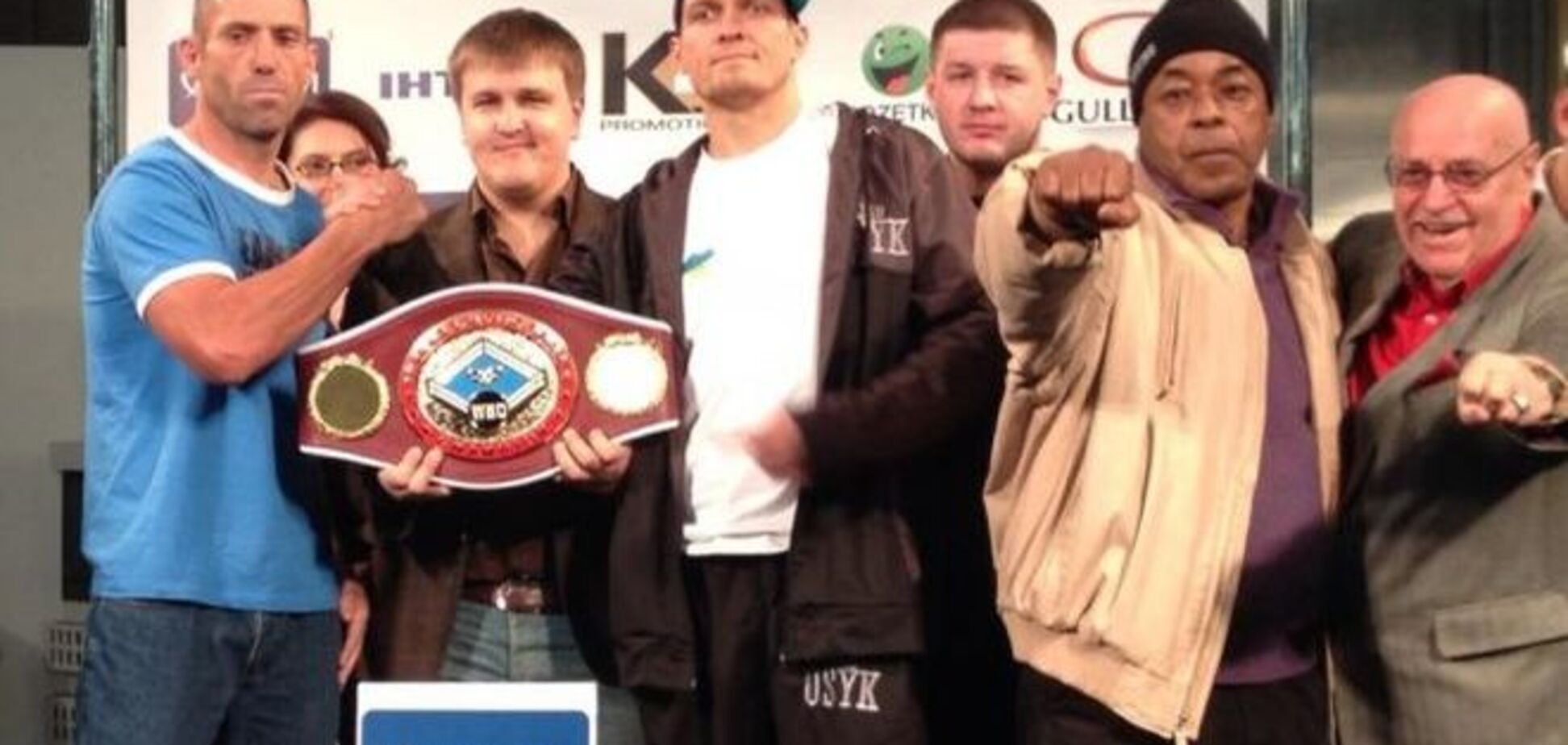 Федецкий и Ломаченко поддержали Усика перед боем: видео взвешивания