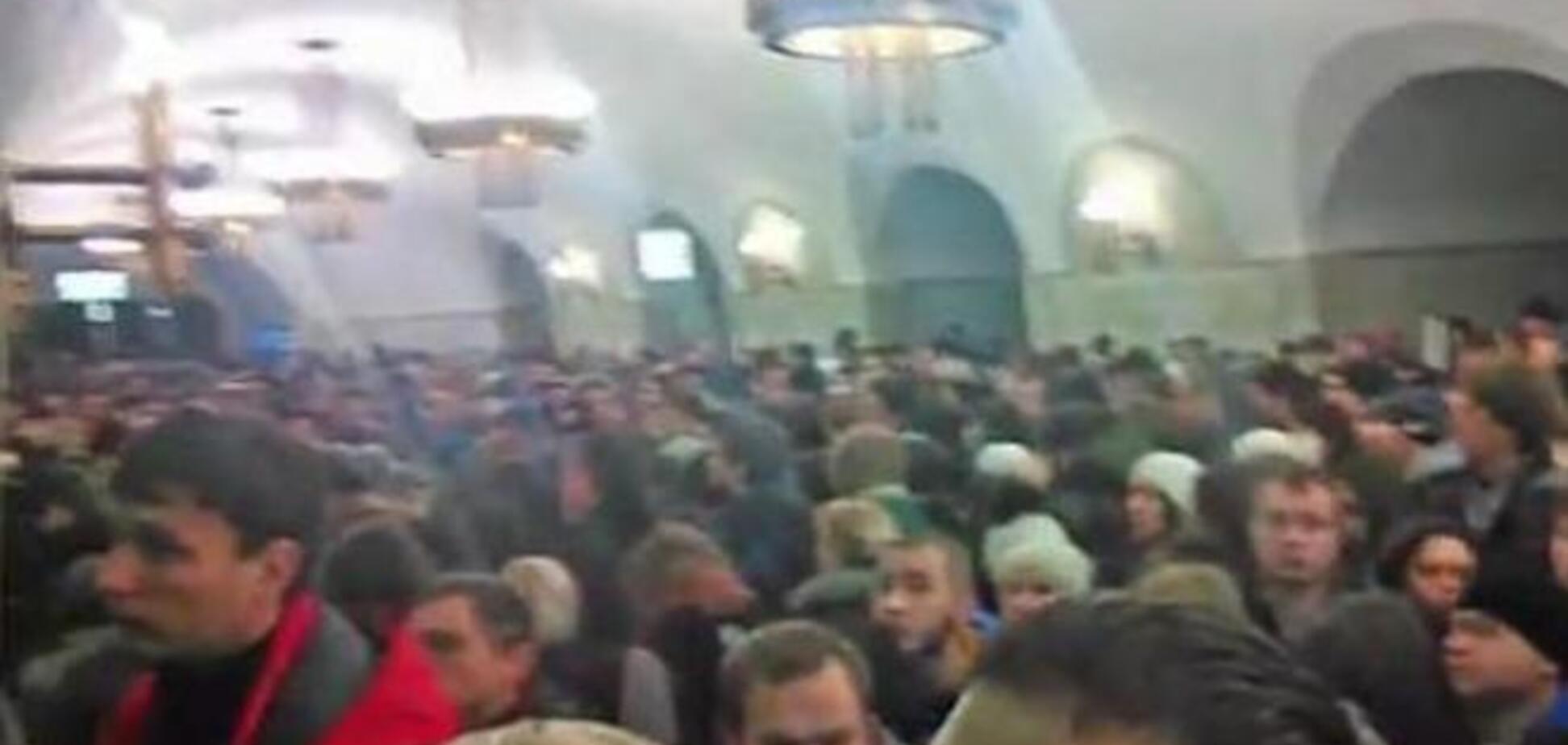 Утренняя пробка в киевском метро: опубликовано видео переполненных станций