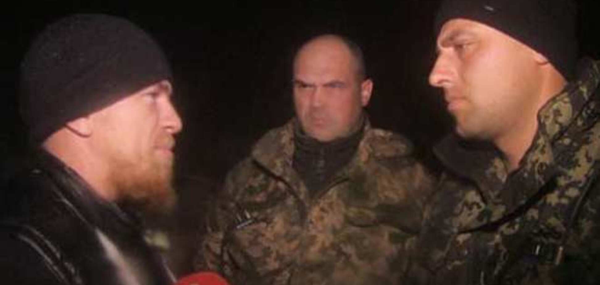 Руку террористу Мотороле пожимал украинский офицер. Фотофакт