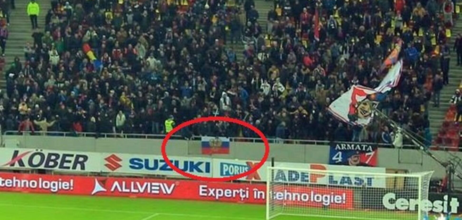 Неадекватные фанаты вывесили флаг России на матче 'Динамо' в Лиге Европы