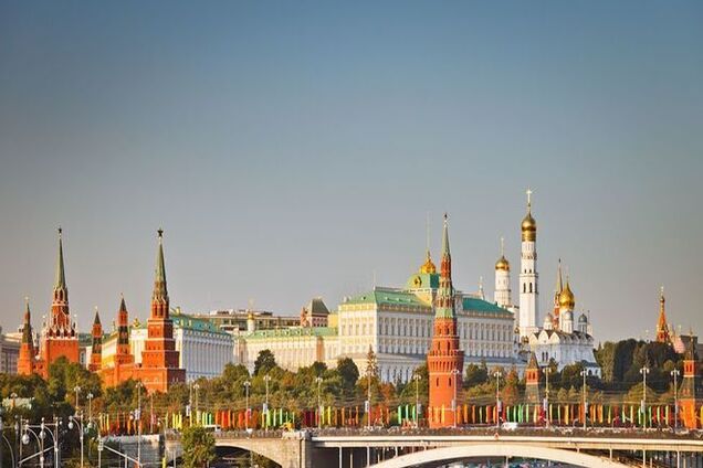 Эмигрант из РФ назвал Путина марионеткой и рассказал о кланах, которые им управляют