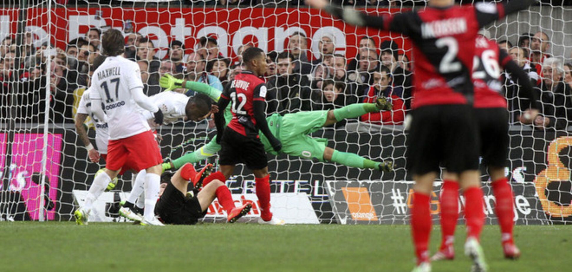 Чемпион Франции сенсационно проиграл 'фермерам'