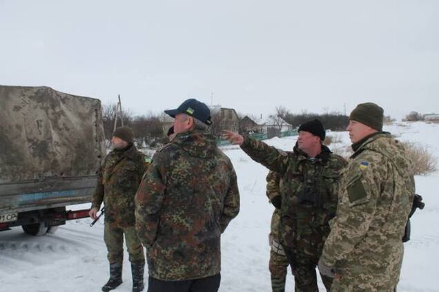 За последние сутки террористы семь раз обстреляли позиции сил АТО