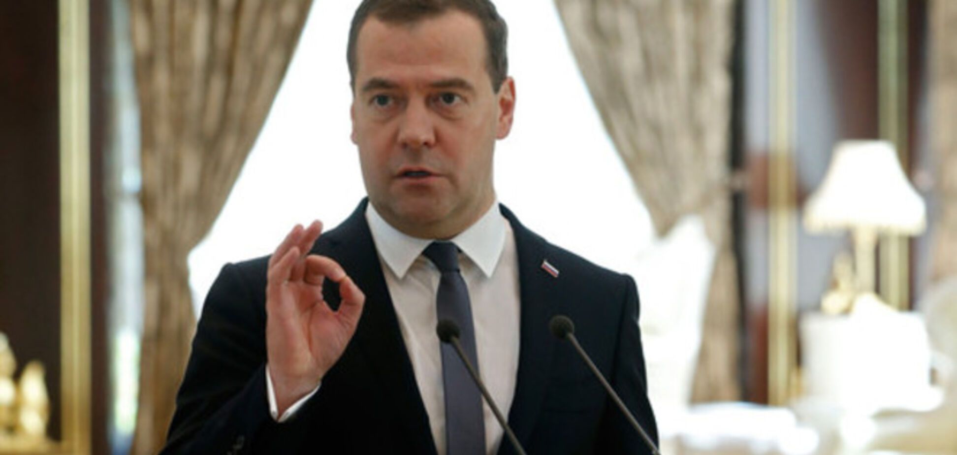 Медведев пригрозил украинцам запретом на работу в России с 2015 года