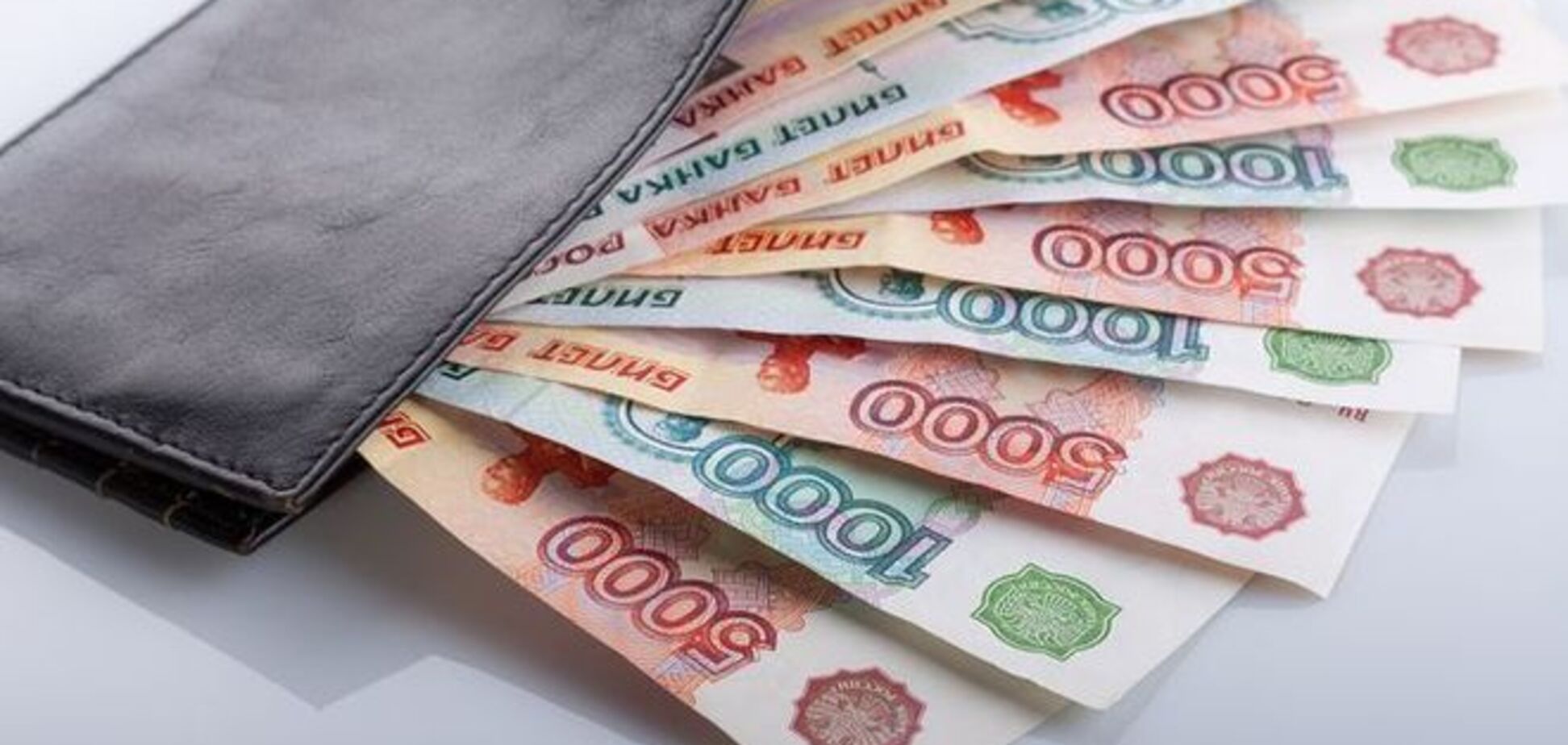 Курсы валют в России бьют рекорды: евро - 74, доллар - почти 60 рублей