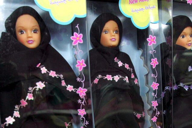 У Британії в продажу з'явилися Барбі-мусульманки: в хіджабі і без обличчя