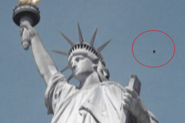 В США над статуей Свободы пролетел НЛО