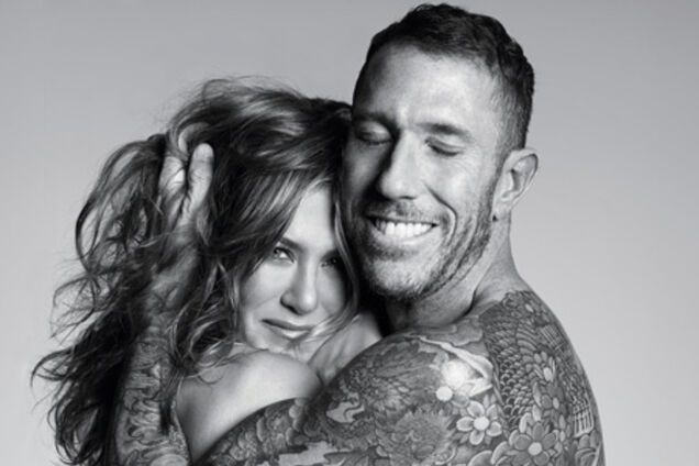 Дженнифер Энистон снялась топлесс со своим стилистом