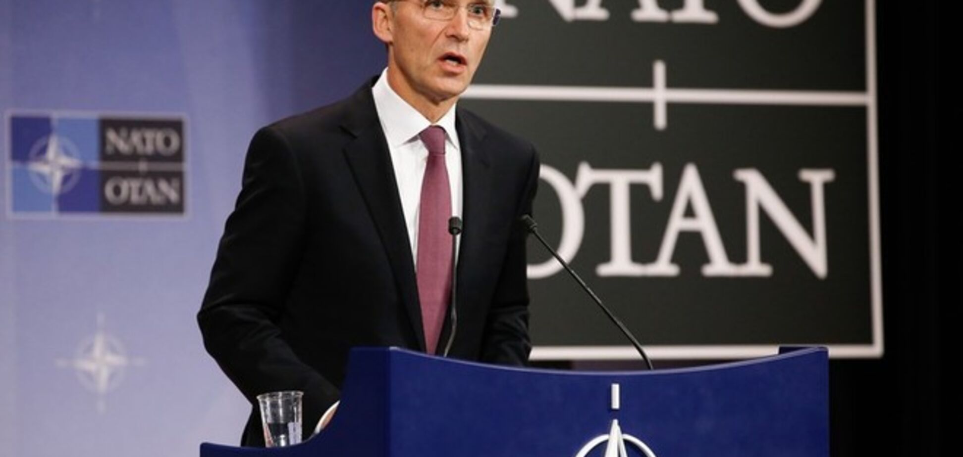 Генсек НАТО пояснив, чому альянс не дасть зброї Україні