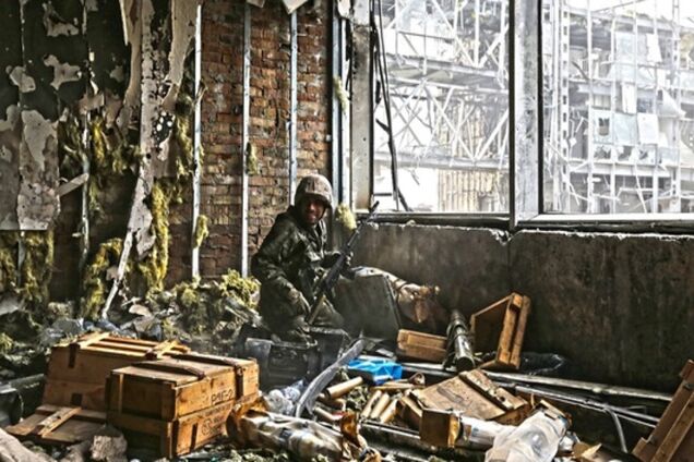 Киборги рассказали, как Россия посылает на штурм аэропорта пацанов-срочников, которых 'крошат в мясо'