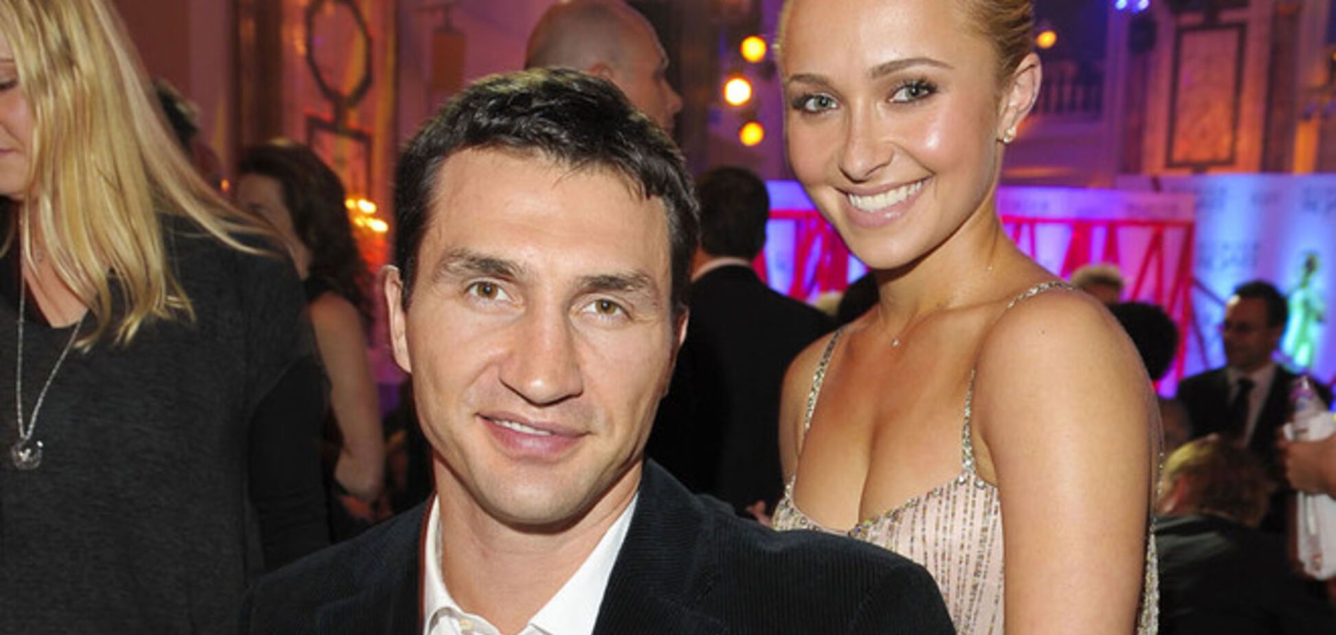 Невеста Кличко готовит подарки для психически нездоровых детей и беженцев с Донбасса