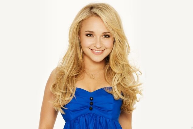 Невеста Кличко готовит подарки для украинских детей из зоны АТО