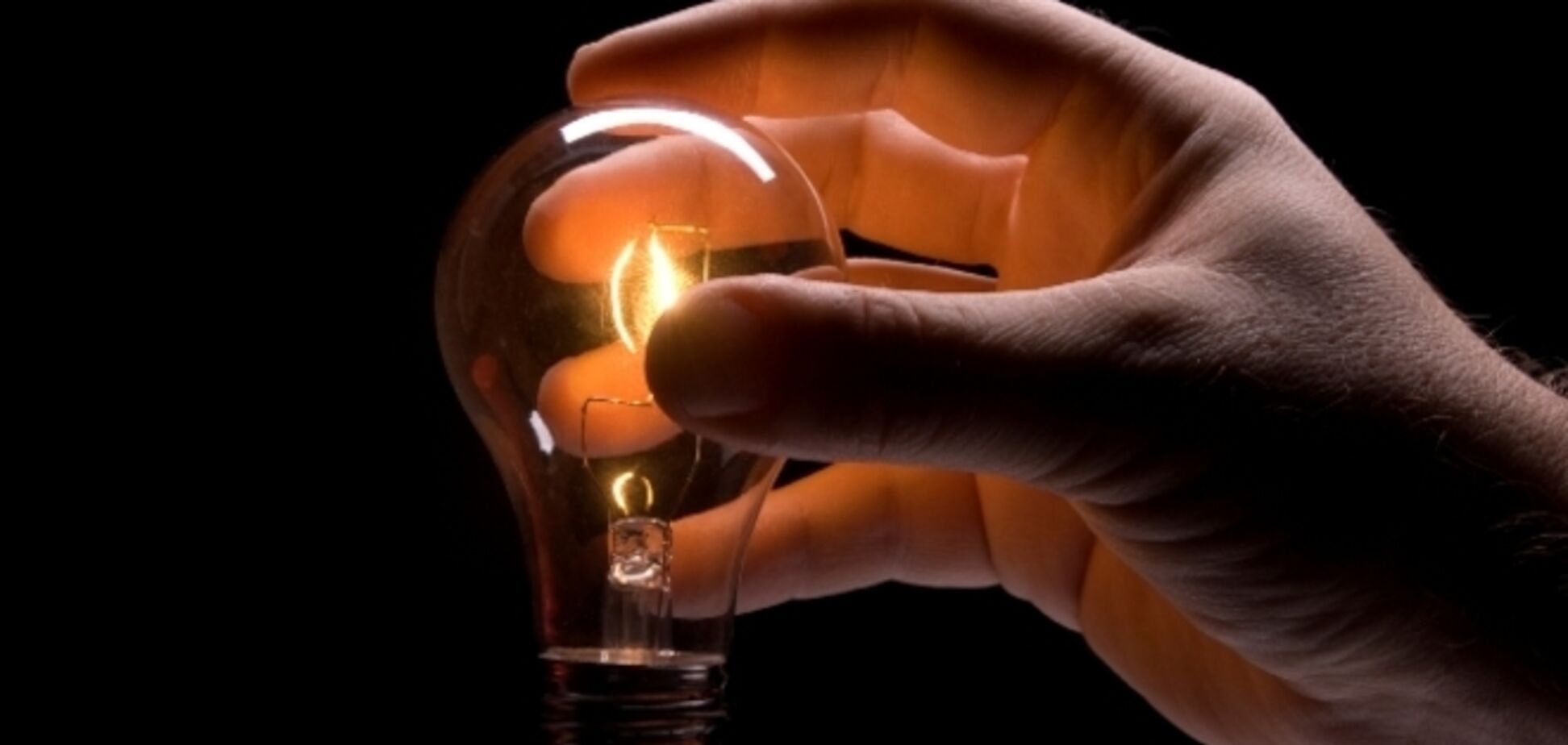 Украинцы будут сидеть без света по 9 часов в сутки, но предприятий Ахметова это не коснется