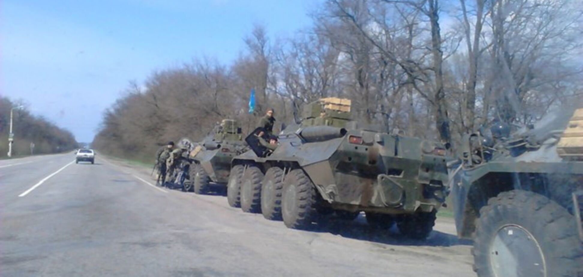 ОБСЕ зафиксировала под Донецком колонну военных грузовиков, БТР и танков