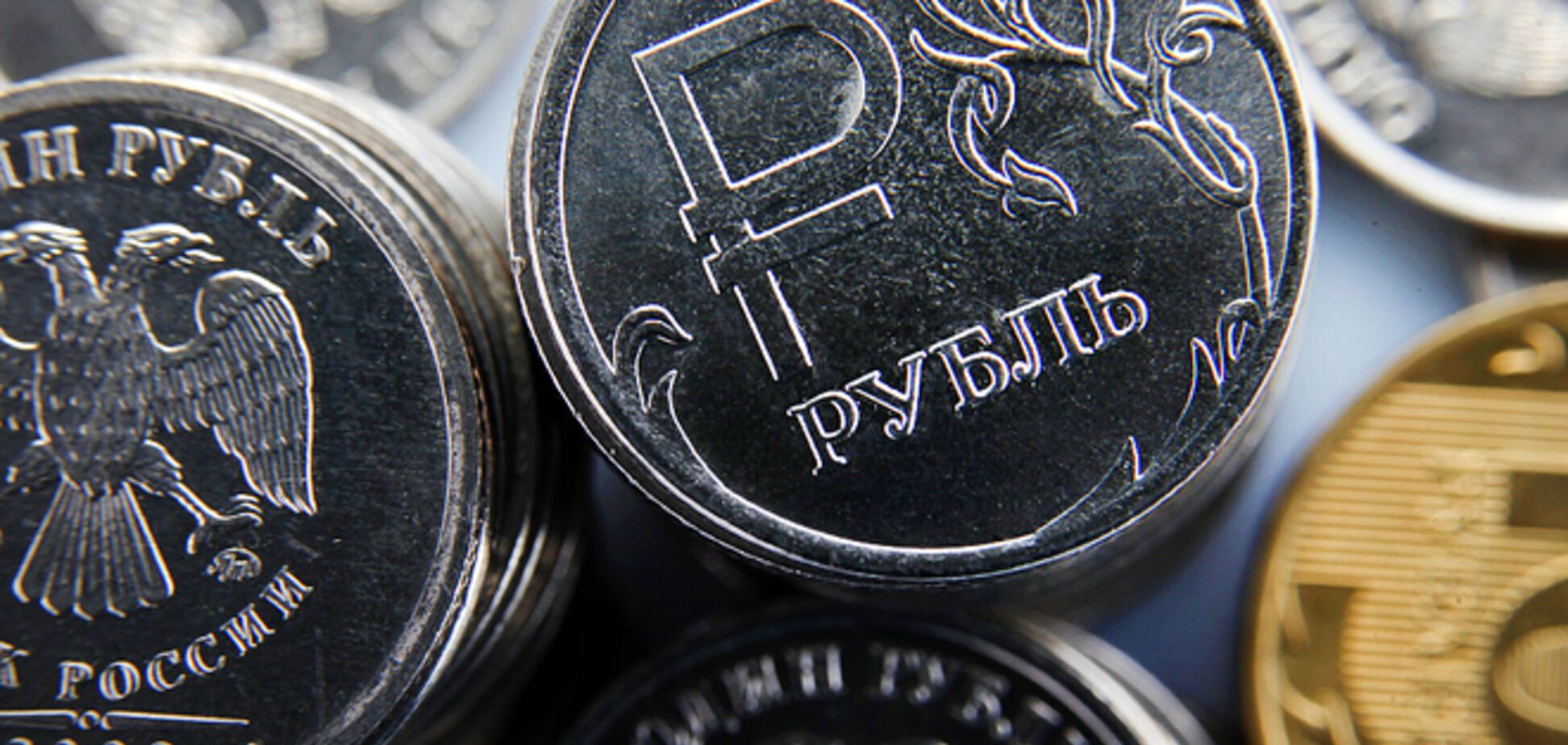 В России объяснили, как уход Путина спасет рубль