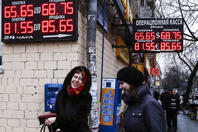 Рубль резко укрепился к евро и доллару на сообщении Минфина РФ