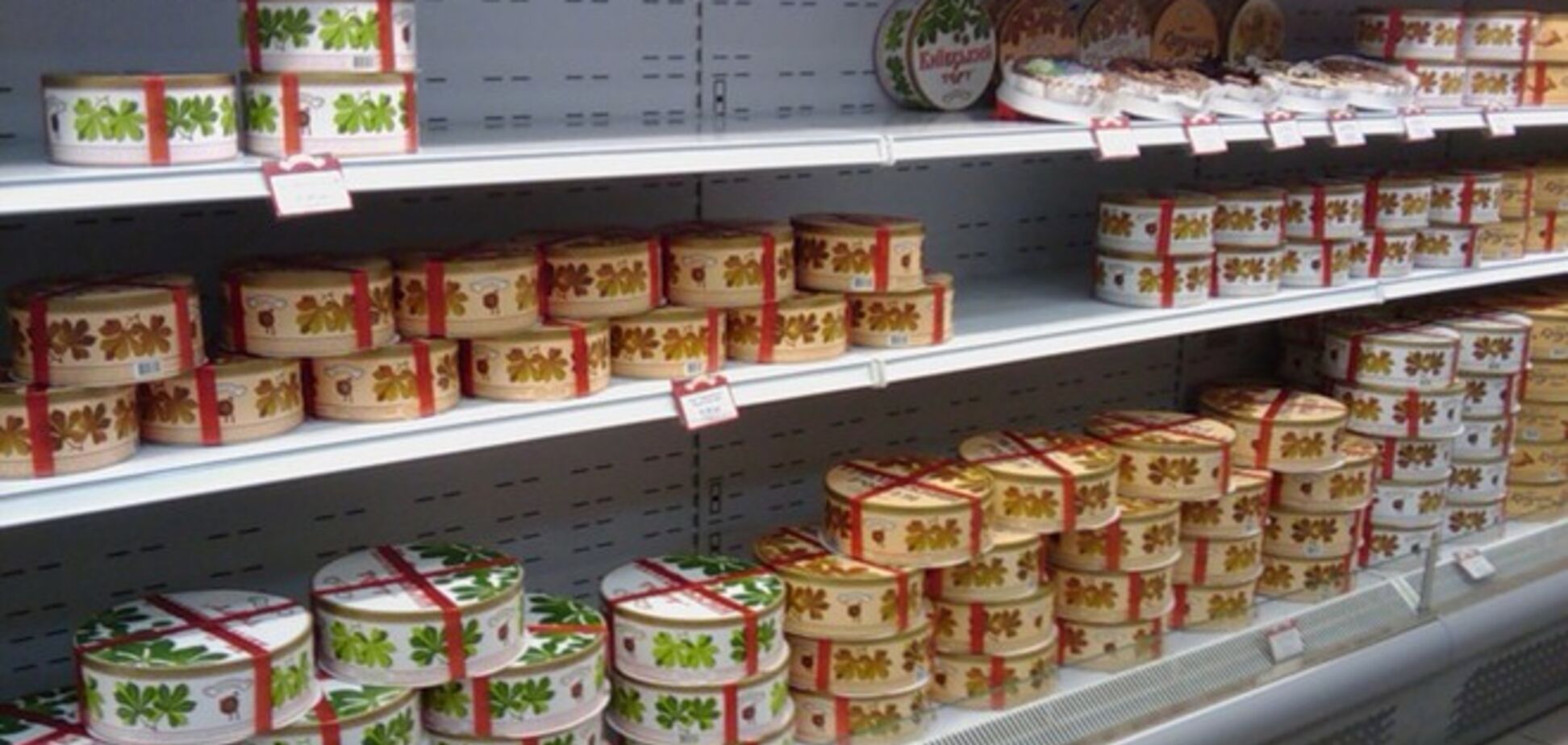 В Киеве из-за отключения света Roshen устроил распродажу тортов