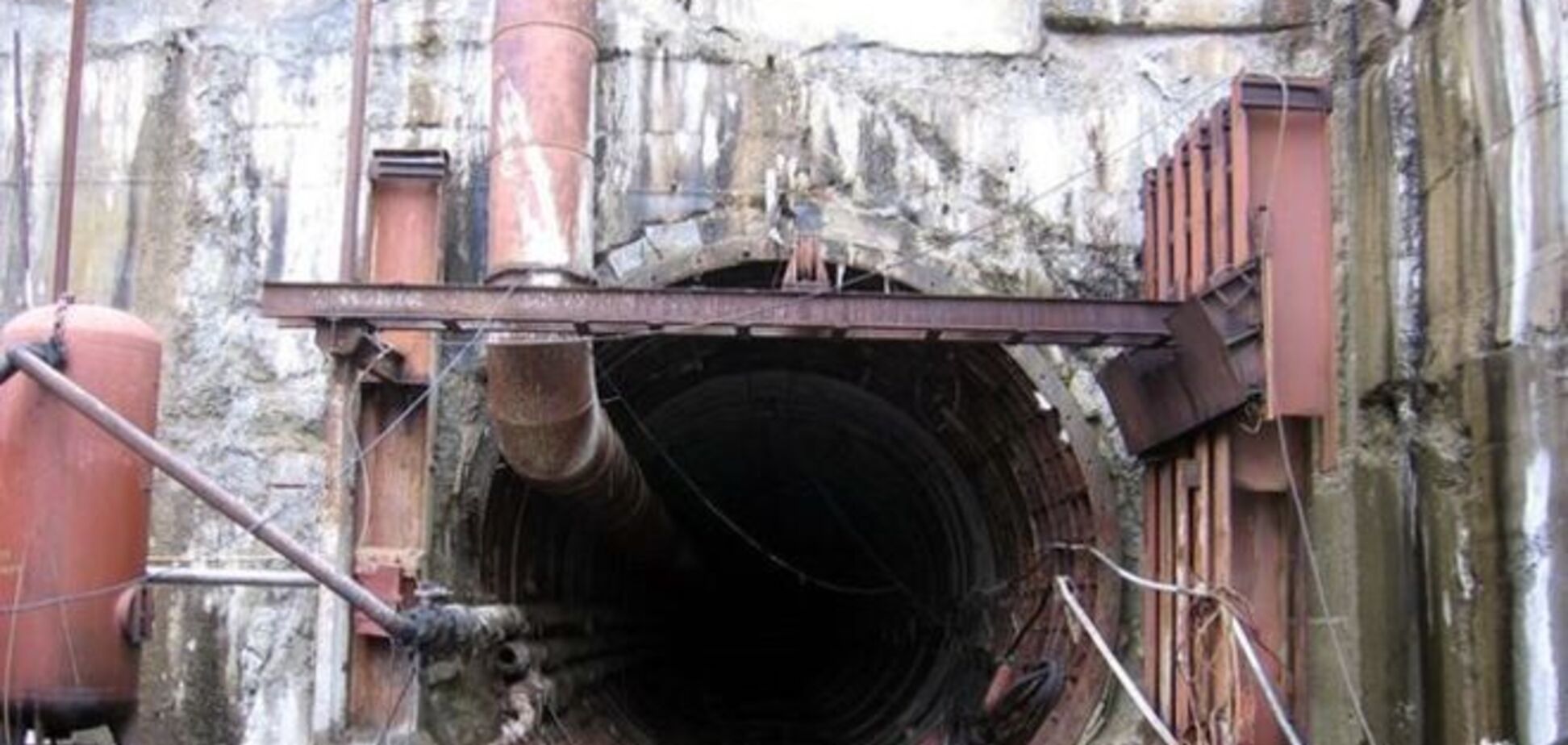 Оптимисты из 'ДНР' решили достроить затопленное метро в Донецке