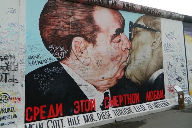 20 исторических рисунков, которые сохранились на Берлинской стене 