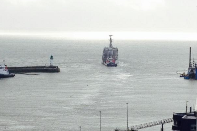 СМИ: российский корабль с экипажами 'Мистралей' ушел из порта Сен-Назер