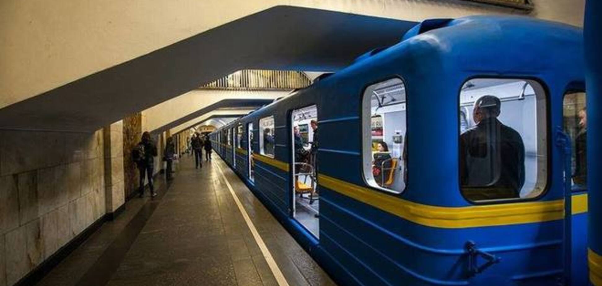 В Киеве в утренний час пик стояла красная ветка метро