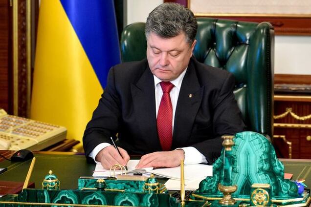 Порошенко внес в Раду законопроект об отказе Украины от внеблокового статуса