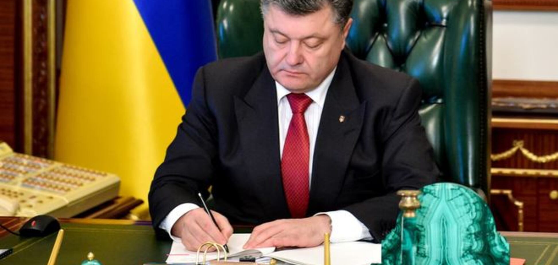Порошенко внес в Раду законопроект об отказе Украины от внеблокового статуса