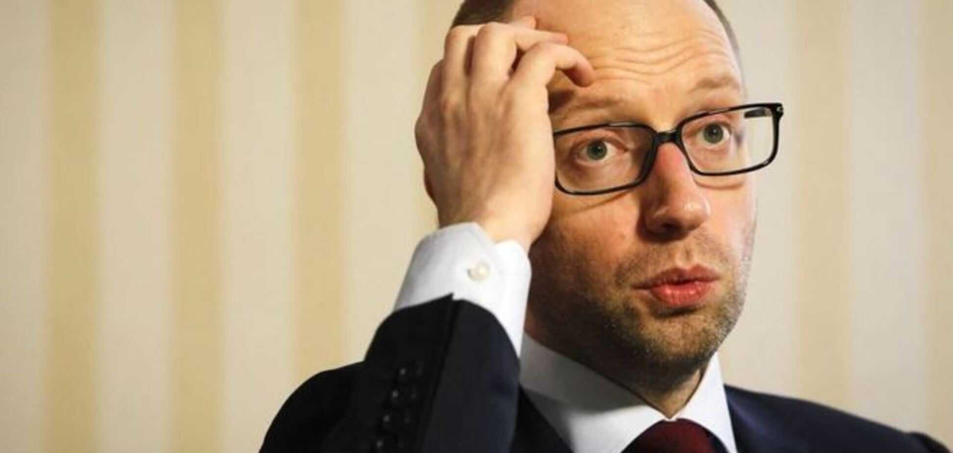 Правительство Яценюка готовит страну к дефолту в 2015 году - эксперты