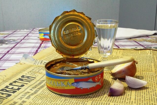 Глава ЦИК России уверен, что россиян от кризиса спасет килька в томате