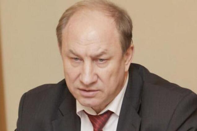 В Госдуме призвали Путина 'спуститься с небес на российскую землю'