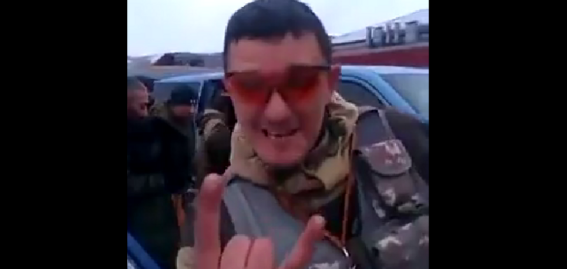 Новая партия укомплектованных 'туристов' прибыла в Донецк: видеофакт