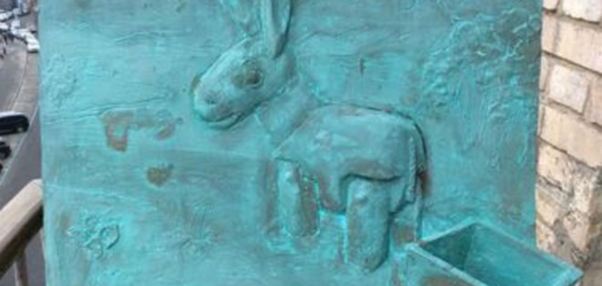 У Києві зникла скульптура ослика-трудяги: на його місці з'явиться меморіальна дошка