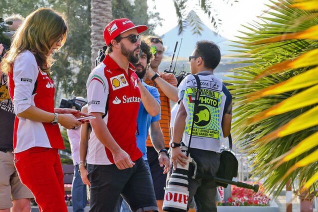 Звезда Формулы-1 бросил россиянку и увел девушку игрока 'Реала'