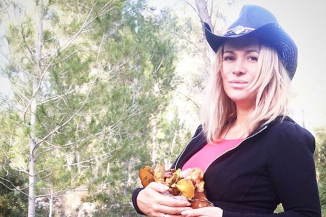 Жена Антона Макарского показала беременный животик