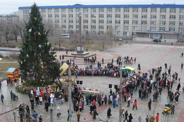 На Луганщине торжественно открыта главная елка области: опубликованы фото