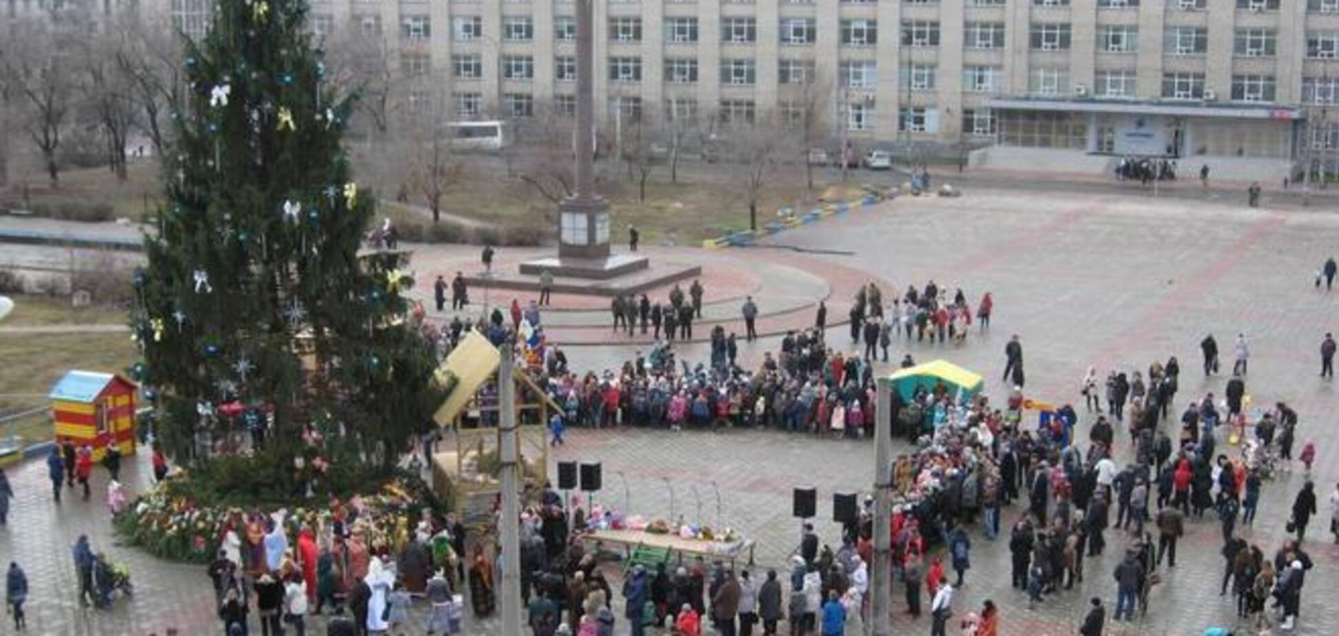 На Луганщині урочисто відкрито головну ялинку області: опубліковано фото