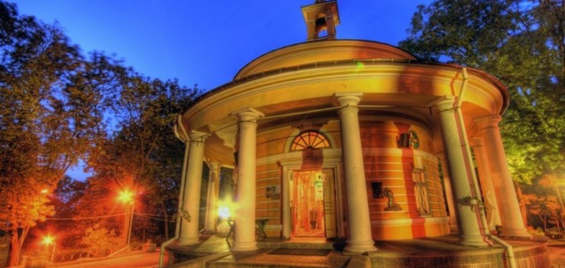 Греко-католическую церковь Святого Николая в Киеве подросток забросал коктейлями Молотова